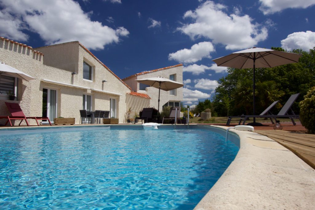 Chambre d'hôte Charentine, Piscine