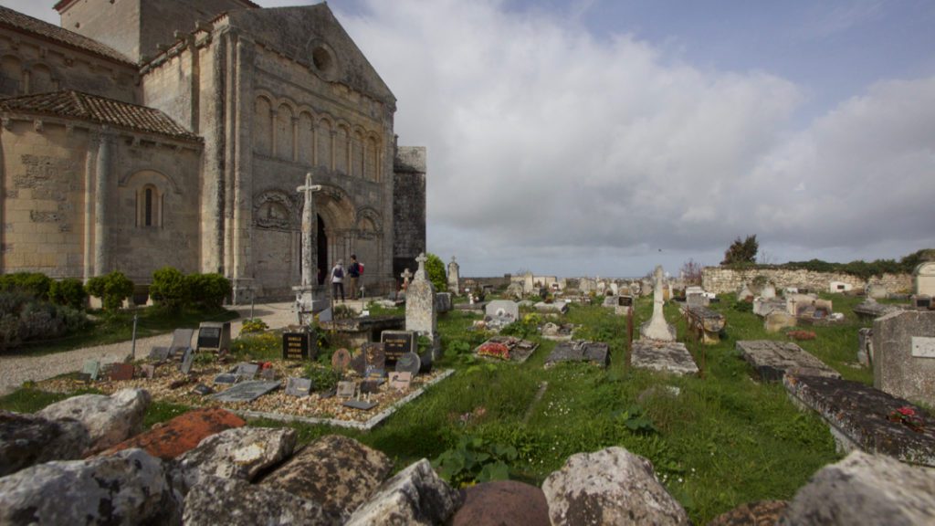 Talmont-sur-Gironde, Eglise Radegonde et son cimetière