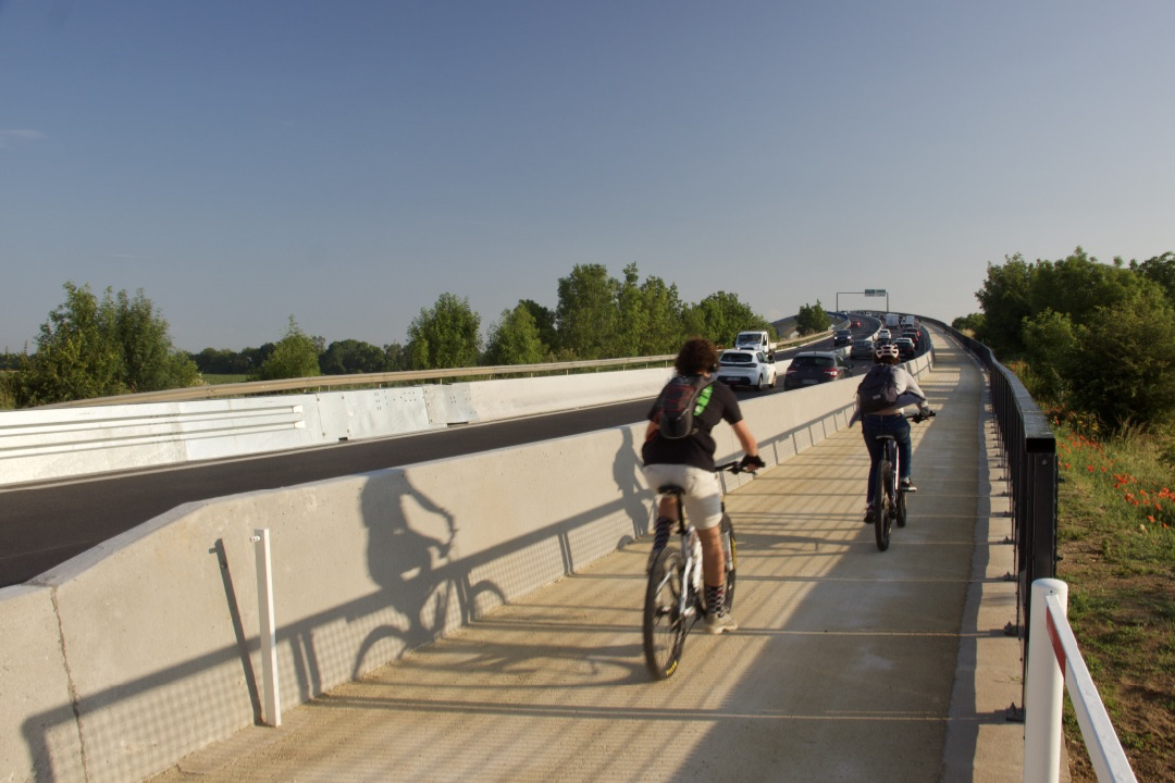 Nouvelle piste cyclable sécurisée sur le viaduc de l’Estuaire de la Charente