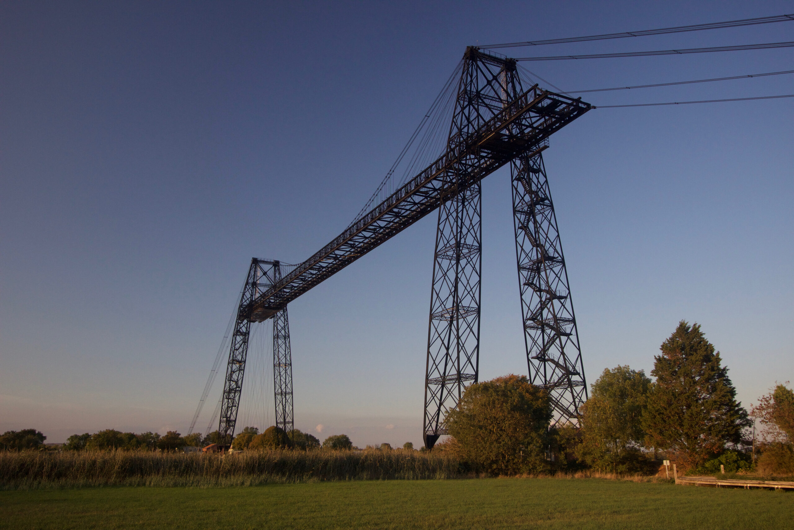 Pont Transbordeur en contre-plongée vu d'Echillais