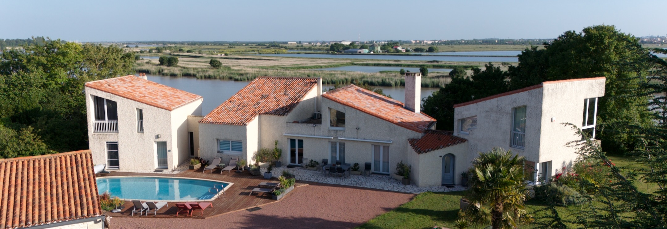 Vue aérienne de la Charentine et du bord de Charente